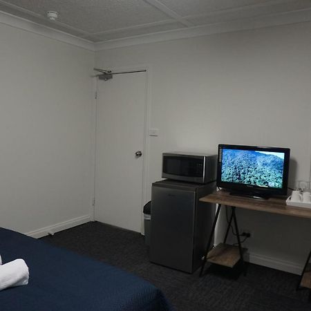 Warners Bay Hotel Екстер'єр фото