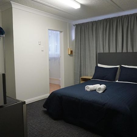 Warners Bay Hotel Екстер'єр фото