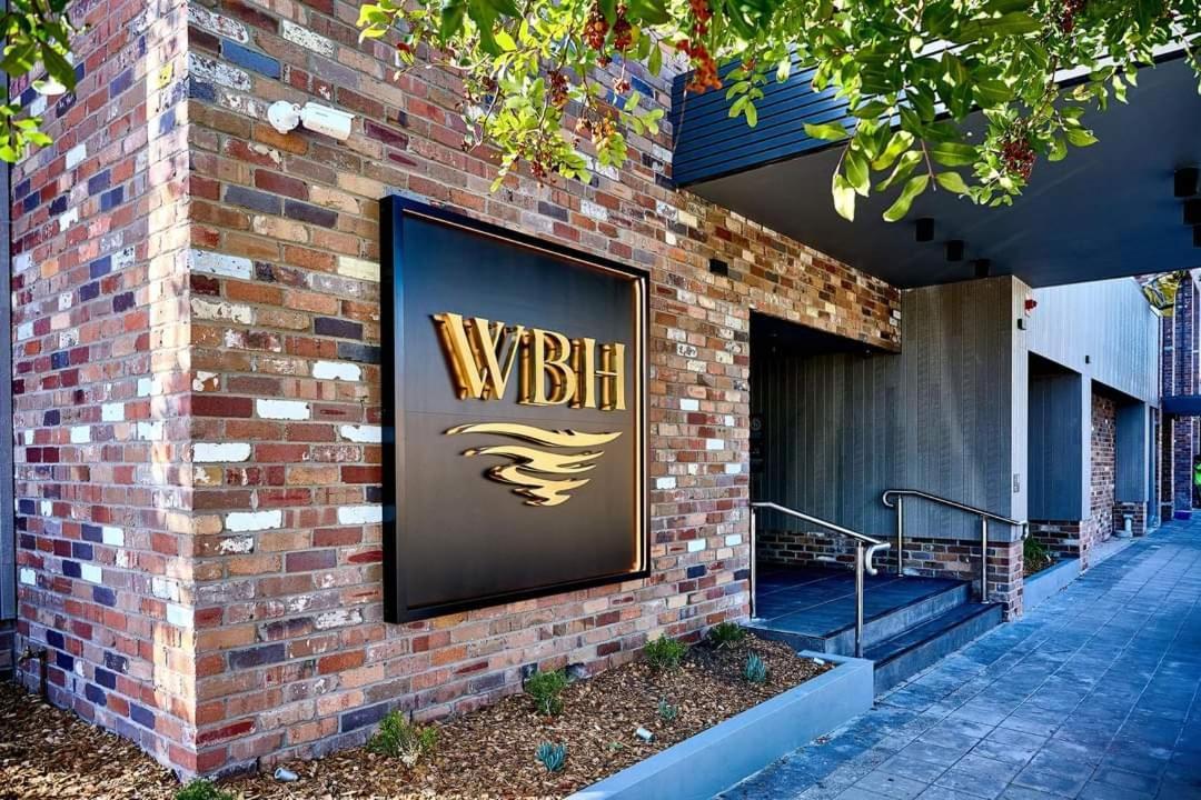 Warners Bay Hotel Екстер'єр фото
