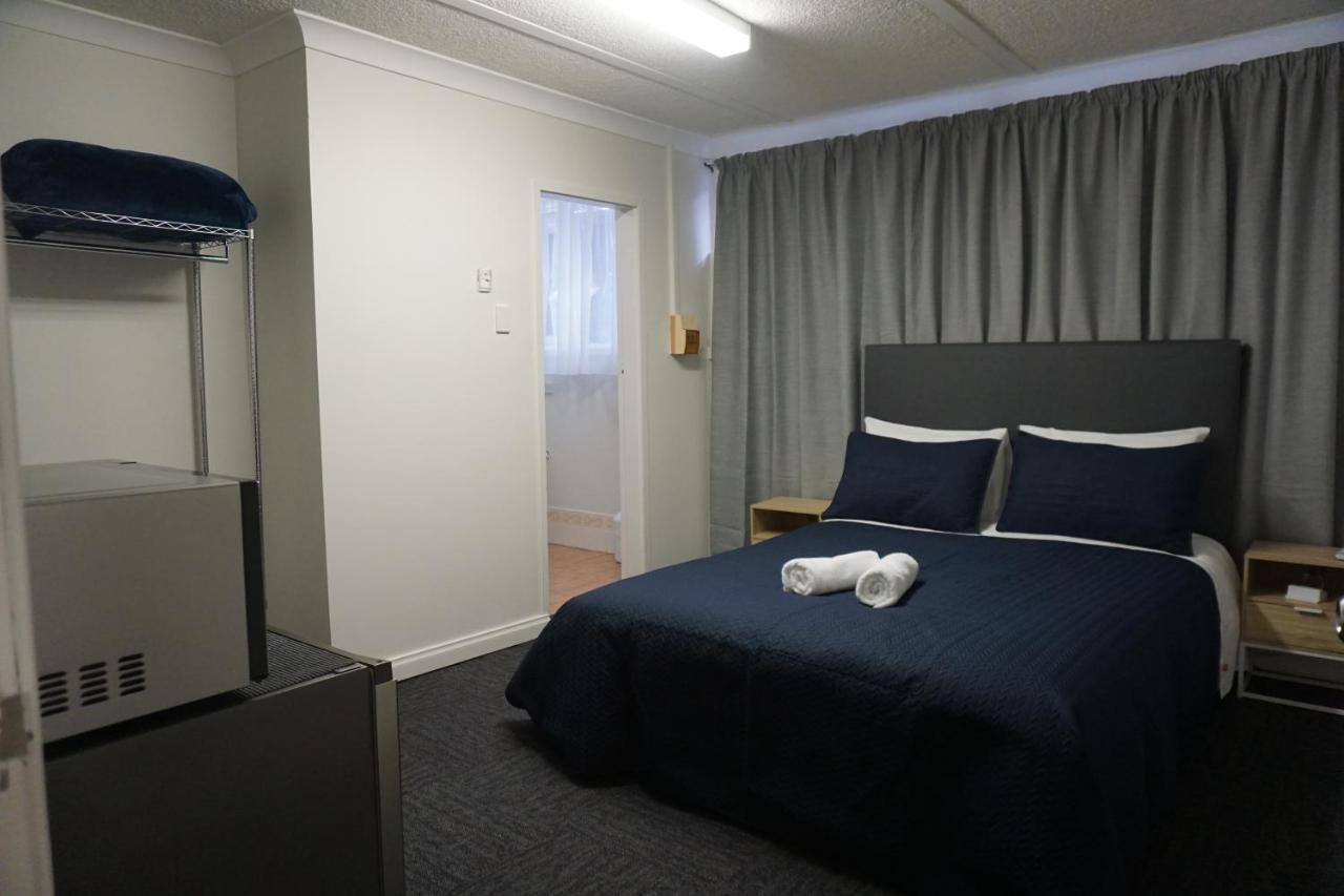 Warners Bay Hotel Екстер'єр фото