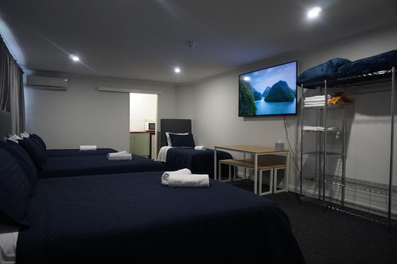 Warners Bay Hotel Екстер'єр фото